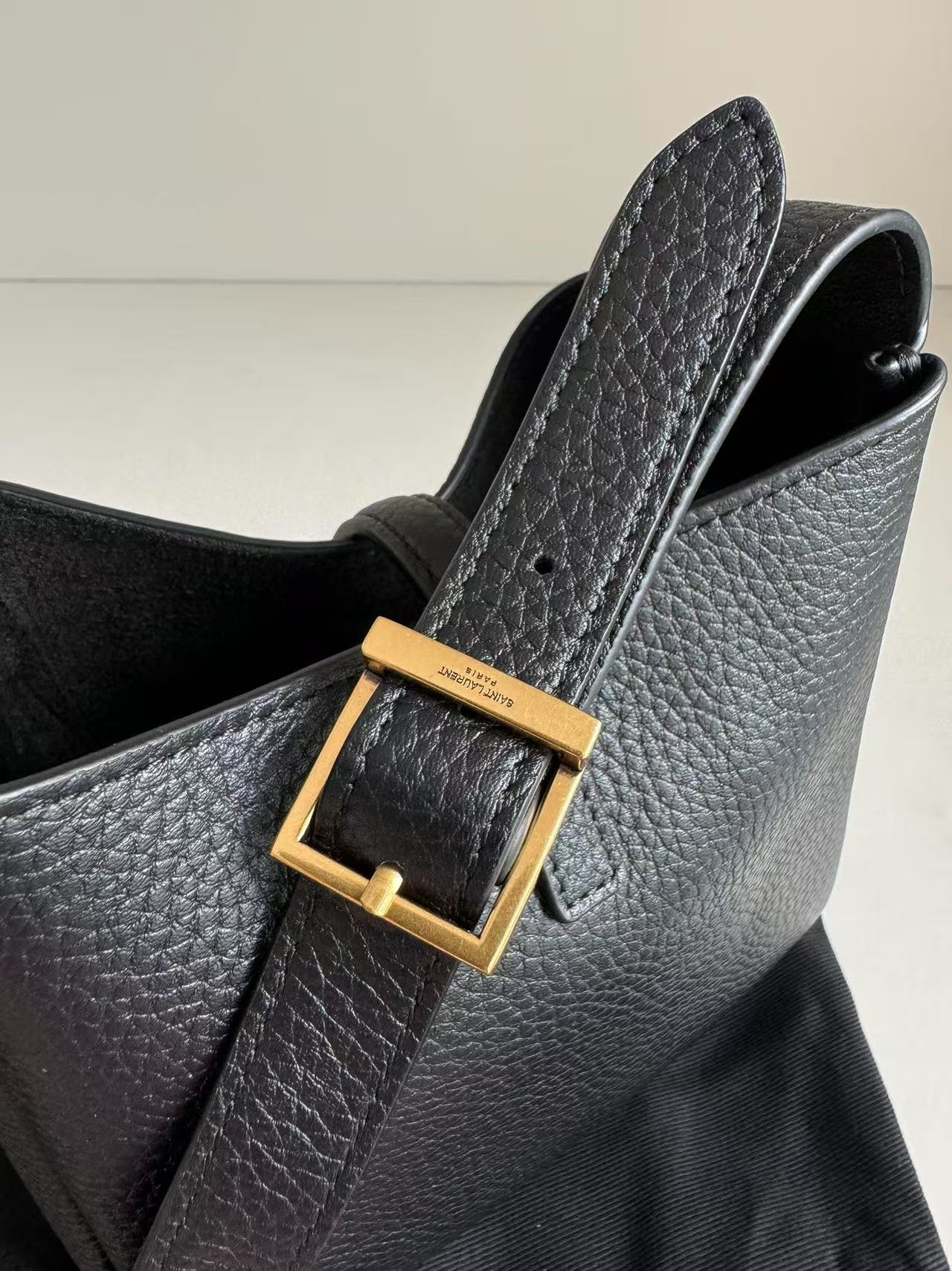 Saint Laurent サンローラン  LE 5 À 7 ソフト ベビー（グレインレザー）