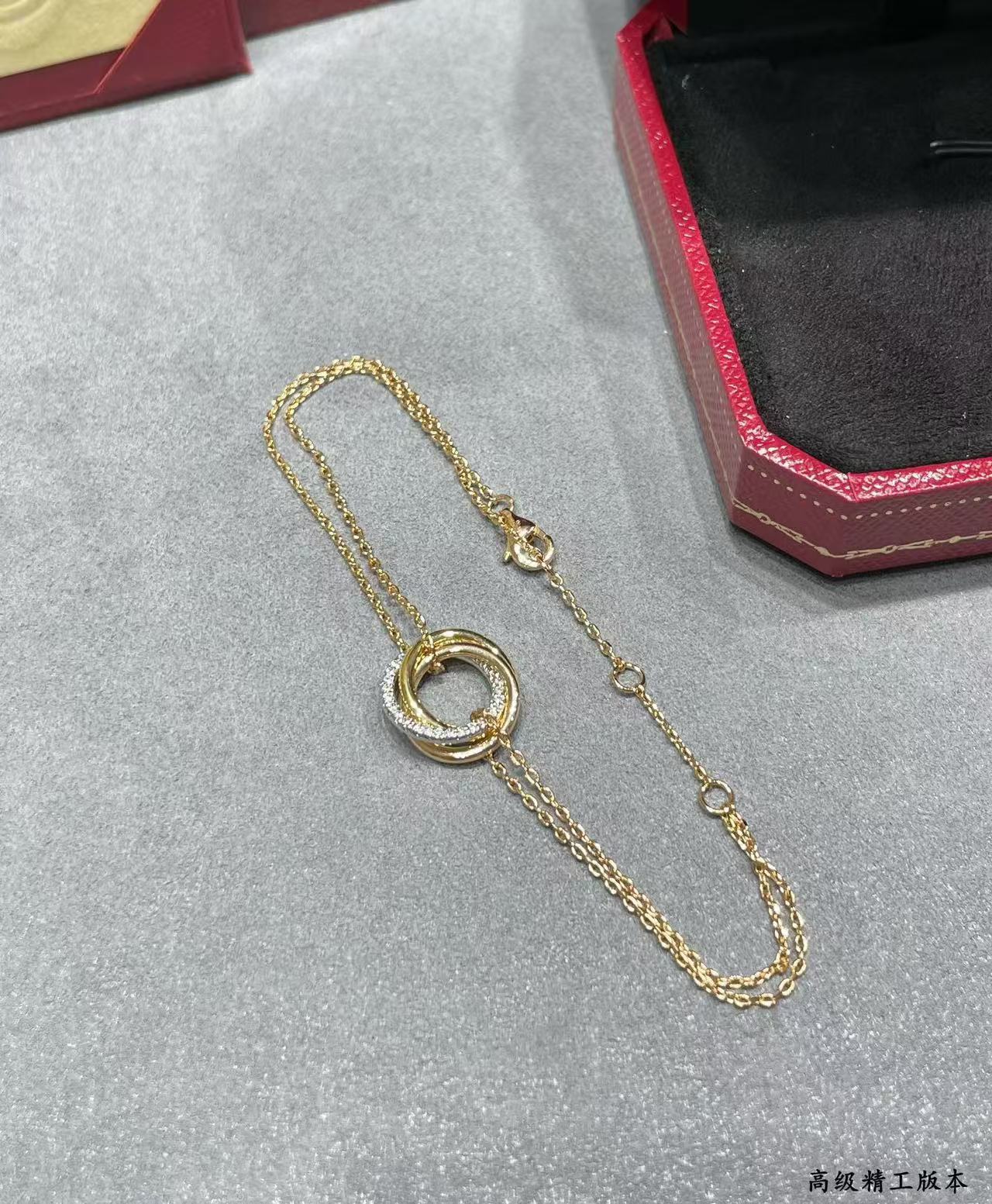 Cartier Trinity bracelet, on chain トリニティ ブレスレット チェーン