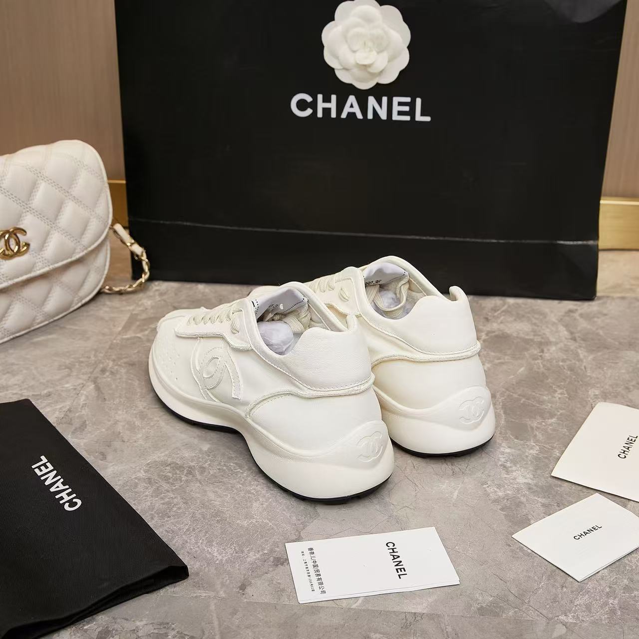 CHANEL 2024/25年 クルーズ コレクション ショー スニーカー