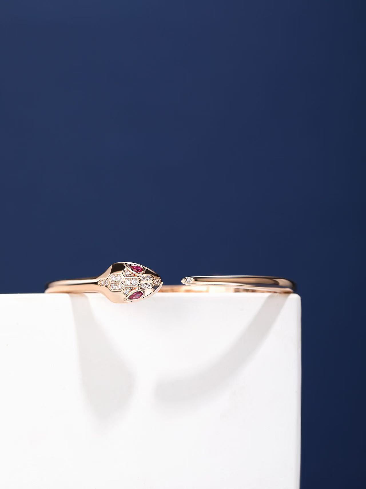 Bvlgari セルペンティ セドゥットーリ ブレスレット