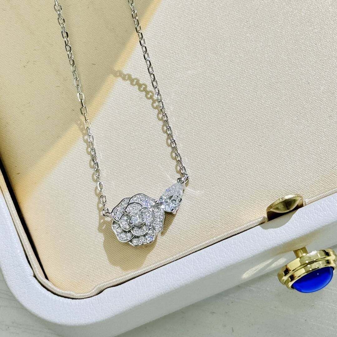カメリア コレクション ネックレス 18Kホワイトゴールド、ダイヤモンド