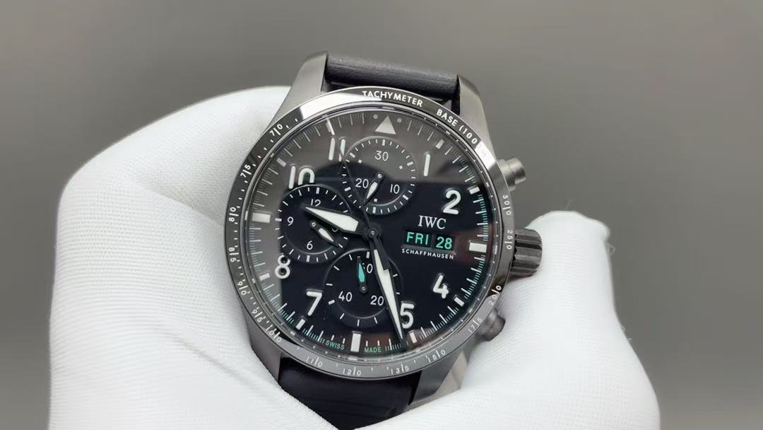 IWC パイロット・ウォッチ・パフォーマンス・クロノグラフ 41 “MERCEDES-AMG PETRONAS FORMULA ONE™ TEAM