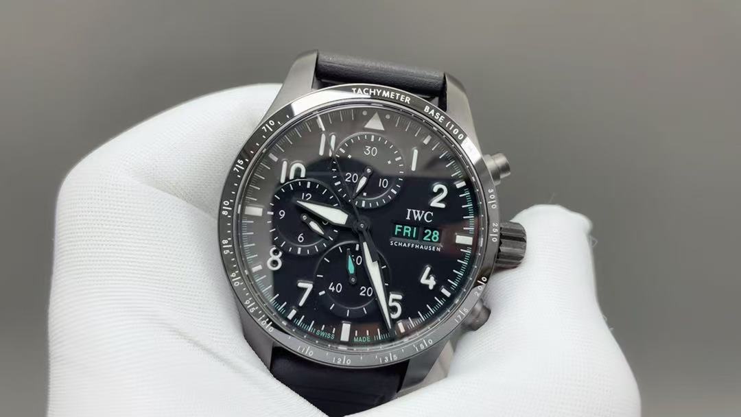 IWC パイロット・ウォッチ・パフォーマンス・クロノグラフ 41 “MERCEDES-AMG PETRONAS FORMULA ONE™ TEAM