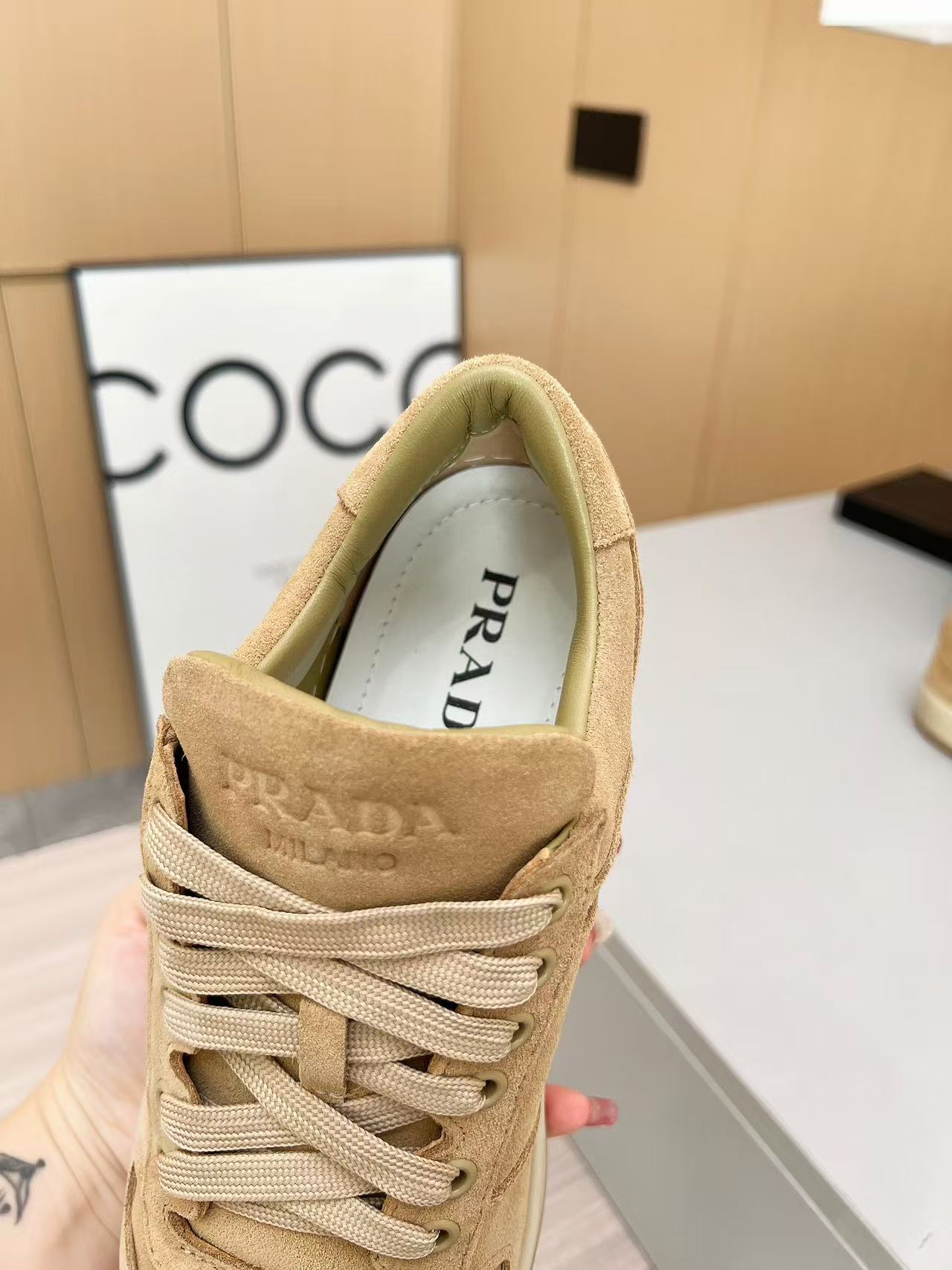 Prada プラダ ダウンタウン デラヴェスエード スニーカー