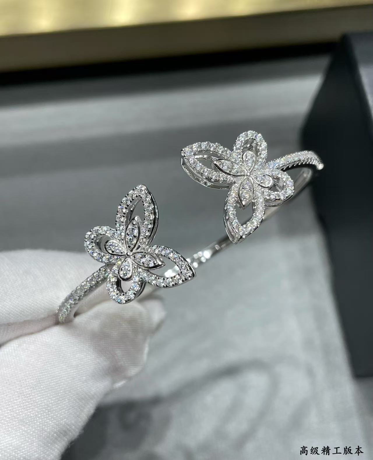 Graff ダブル バタフライ シルエット ダイヤモンド バングル