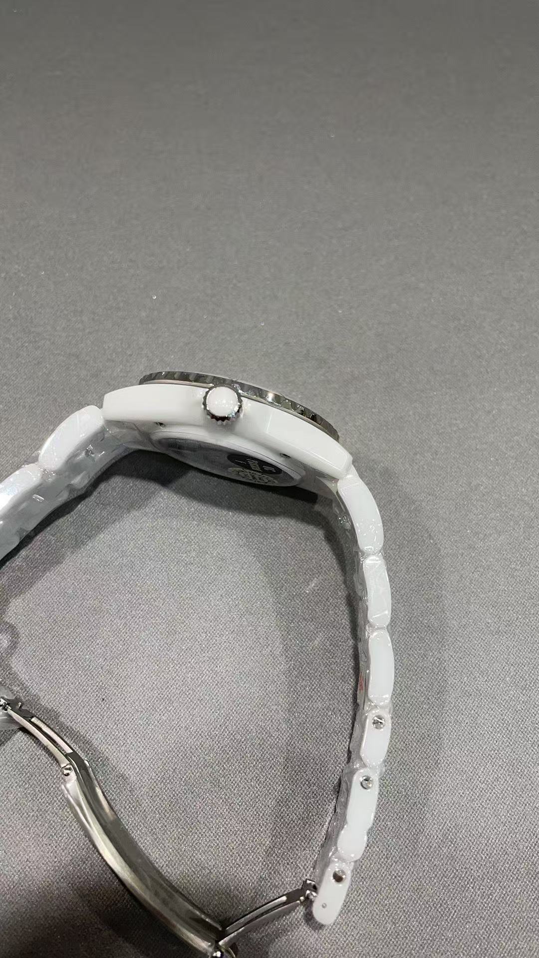 CHANEL J12 キャリバー12.2, 33mm