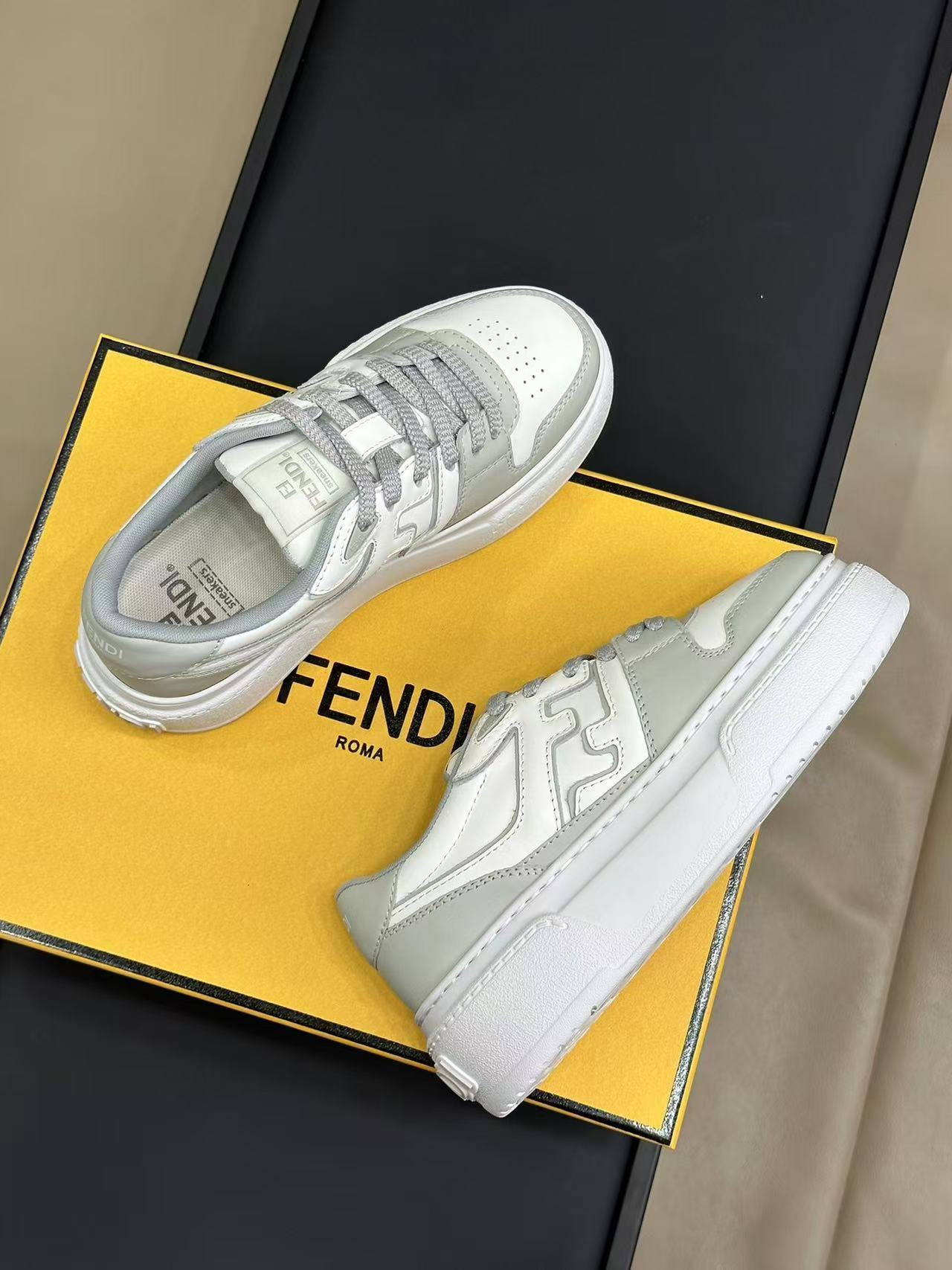 Fendi フェンディ マッチ グレーレザー プラットフォームロートップ