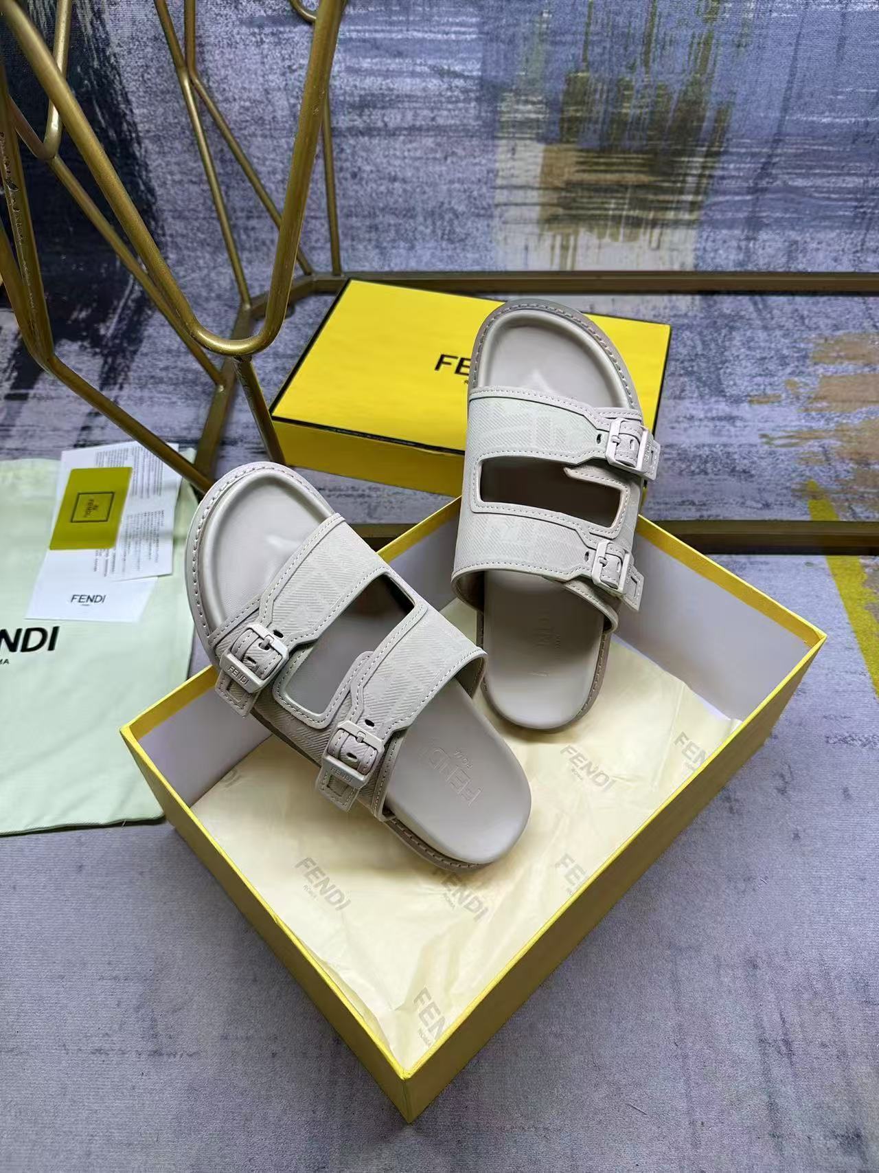 Fendi  フェンディ フィール サンダル