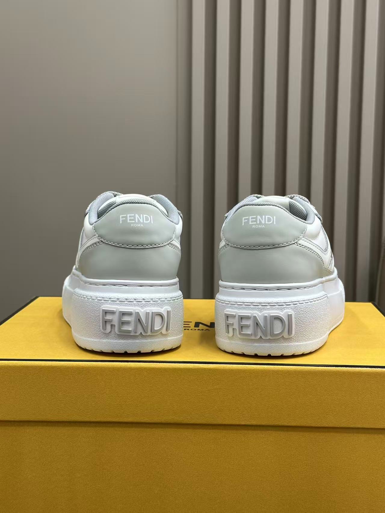 Fendi フェンディ マッチ グレーレザー プラットフォームロートップ