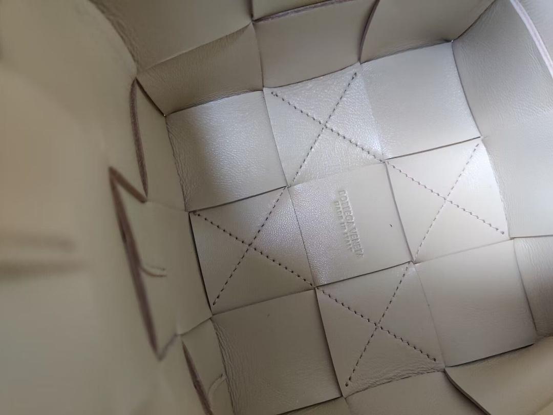 Bottega Veneta クロスボディバケットバッグ カセット