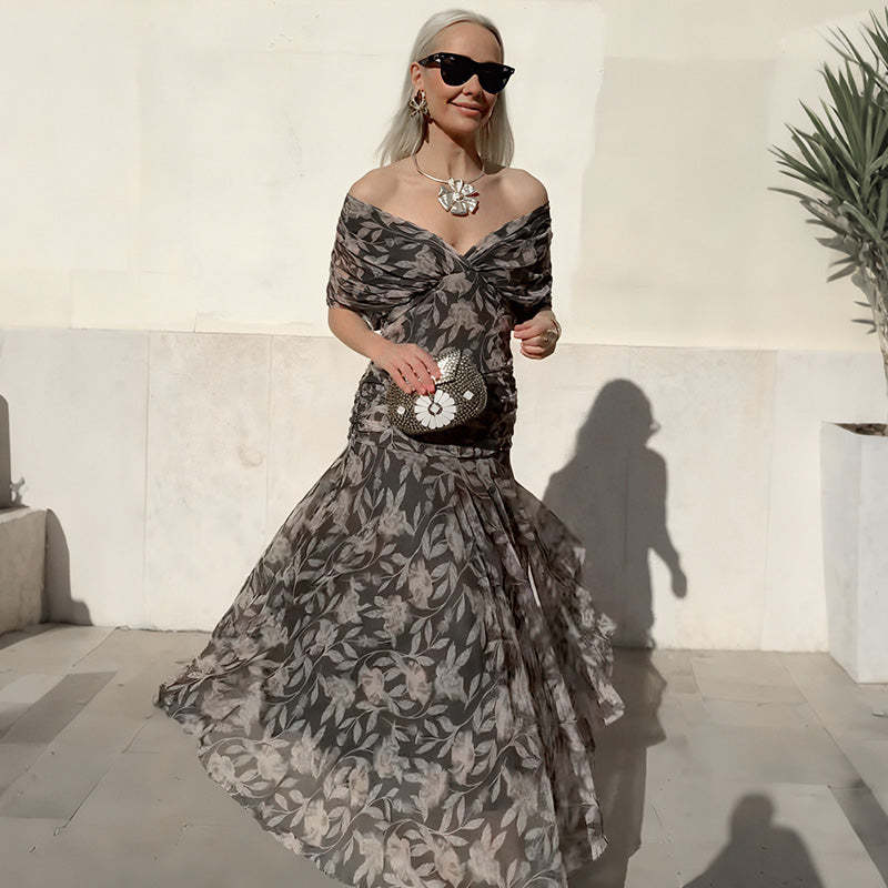 👗 Off-shoulder V-neck printed dress | Show off your shoulders while hiding the flesh to create a slimming effect