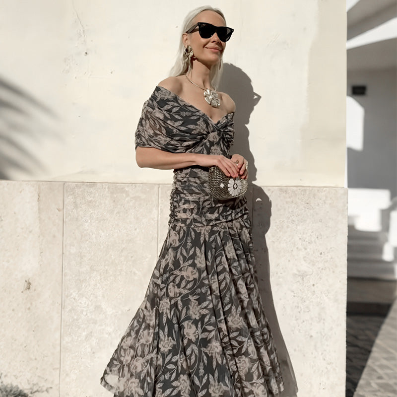 👗 Off-shoulder V-neck printed dress | Show off your shoulders while hiding the flesh to create a slimming effect