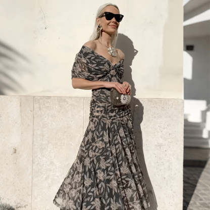 👗 Off-shoulder V-neck printed dress | Show off your shoulders while hiding the flesh to create a slimming effect