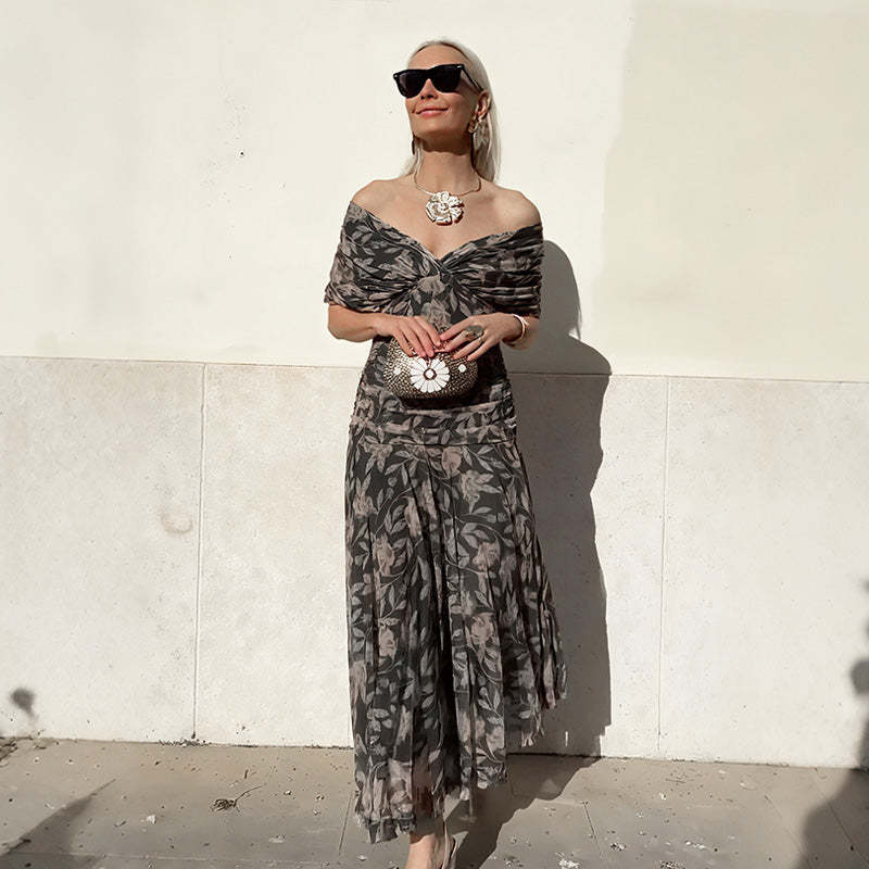 👗 Off-shoulder V-neck printed dress | Show off your shoulders while h