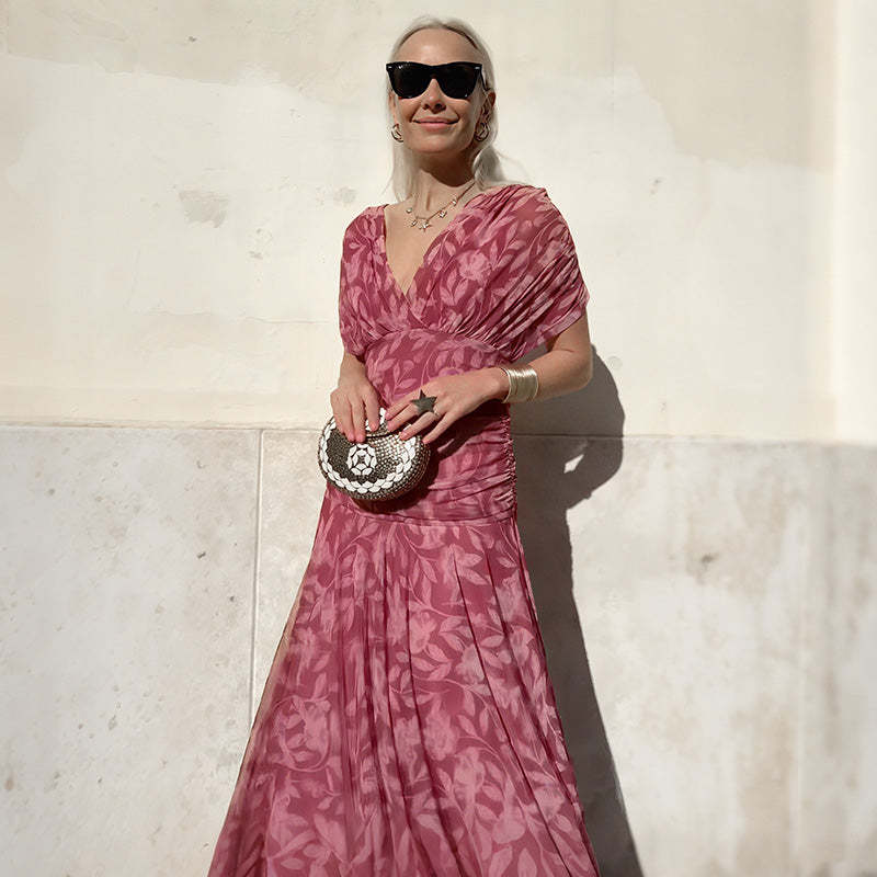 👗 Off-shoulder V-neck printed dress | Show off your shoulders while hiding the flesh to create a slimming effect