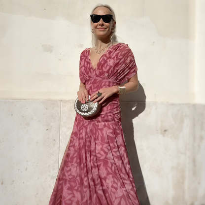 👗 Off-shoulder V-neck printed dress | Show off your shoulders while hiding the flesh to create a slimming effect