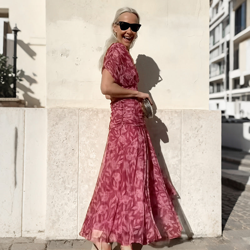 👗 Off-shoulder V-neck printed dress | Show off your shoulders while hiding the flesh to create a slimming effect