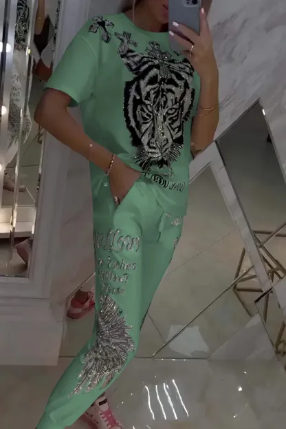 Two-piece women's set, top and pants in a fashionable rhombus pattern