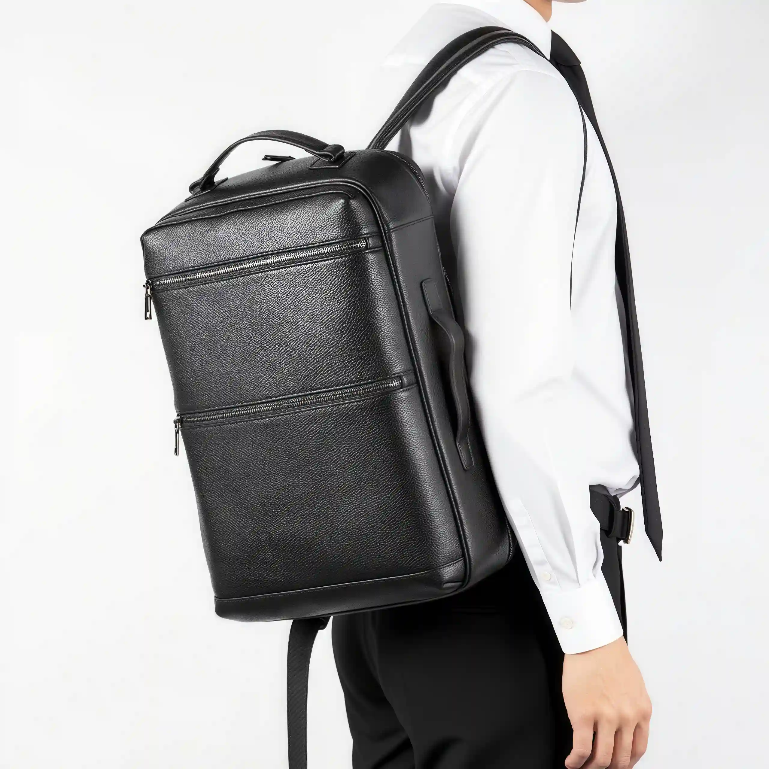 「横持ち・縦持ち・肩掛け」3WAY|牛革のビジネスリュック|大容量|ビジネス通勤に最適
