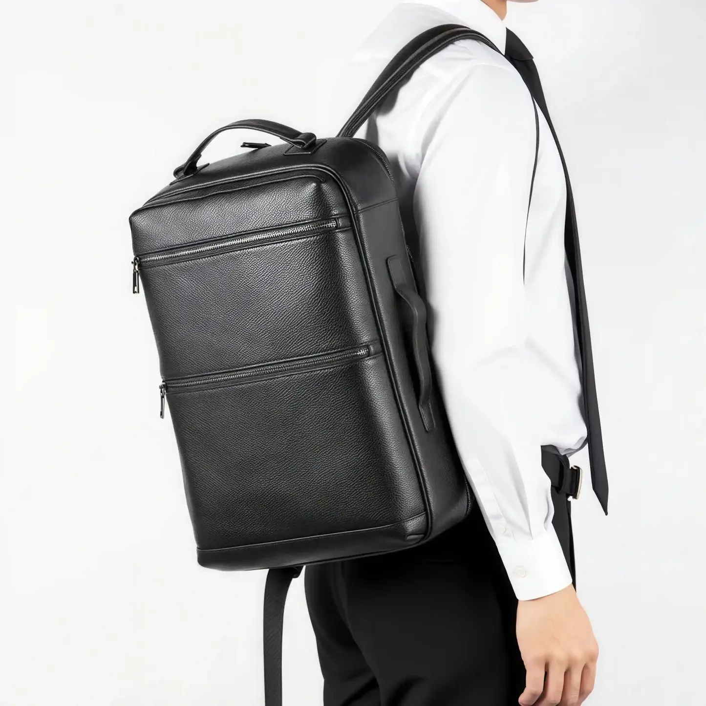 「横持ち・縦持ち・肩掛け」3WAY|牛革のビジネスリュック|大容量|ビジネス通勤に最適