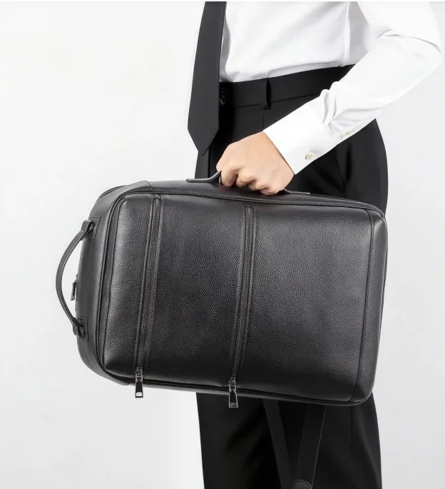 「横持ち・縦持ち・肩掛け」3WAY|牛革のビジネスリュック|大容量|ビジネス通勤に最適