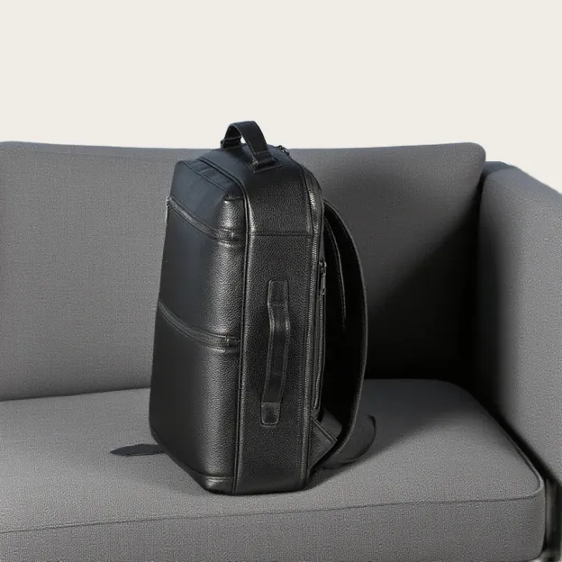 「横持ち・縦持ち・肩掛け」3WAY|牛革のビジネスリュック|大容量|ビジネス通勤に最適