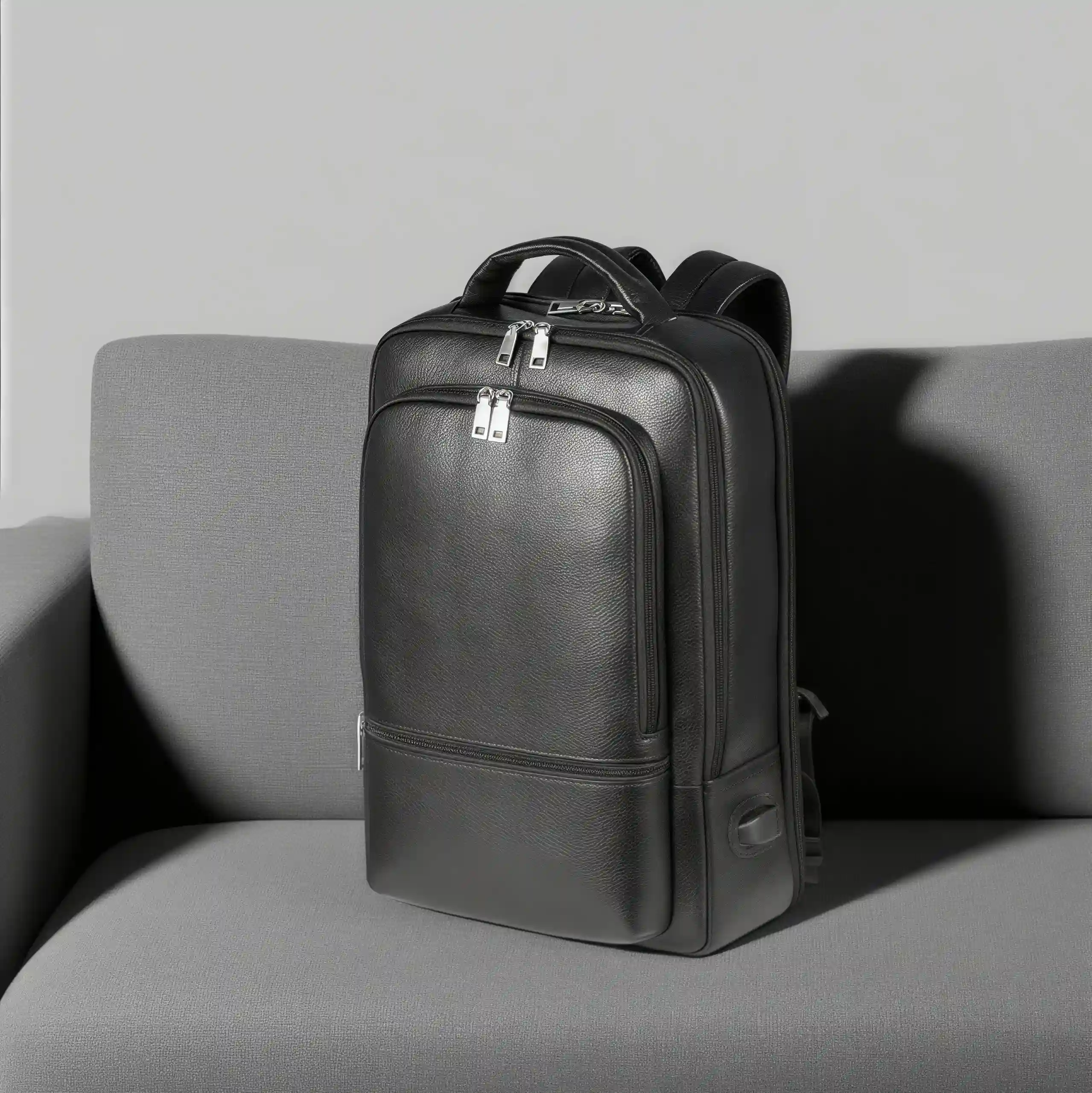 【シンプルヴィンテージ風】牛革バックパック｜通勤・ビジネス旅行に適した大容量仕様｜15.6インチ PC 収納可