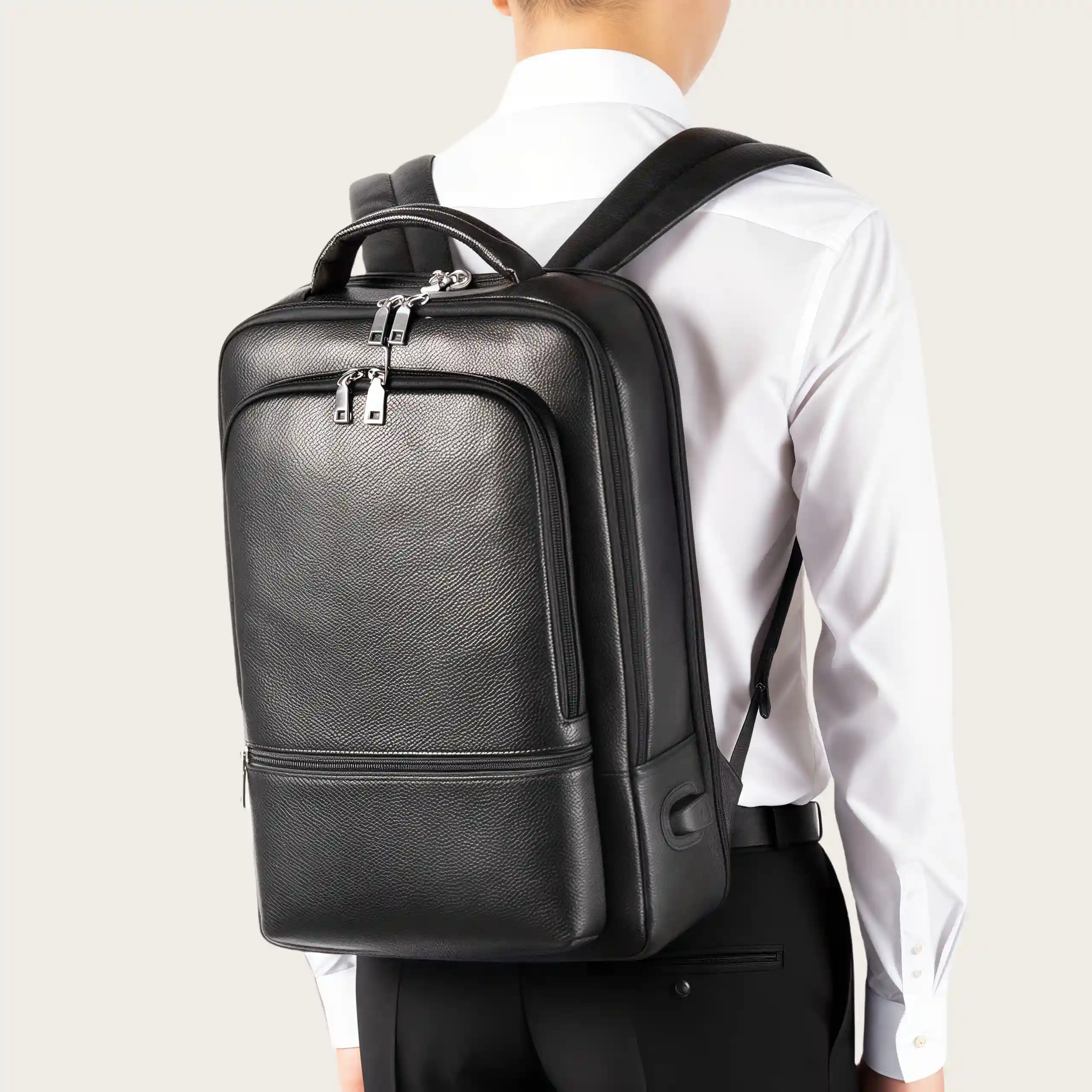 【シンプルヴィンテージ風】牛革バックパック｜通勤・ビジネス旅行に適した大容量仕様｜15.6インチ PC 収納可