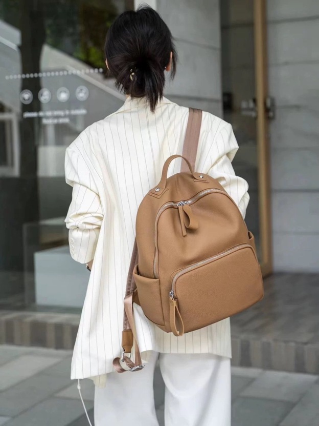 新作•トレンディ!•厚みのある柔らかい牛革リュックサック