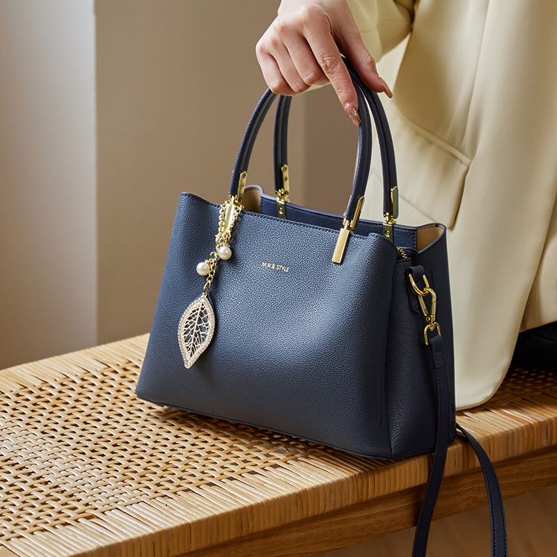 季節の新作！•贅沢感•青|黒|ワインレッド|3色•天然牛革ハンドバッグ•牛革ショルダーバッグ