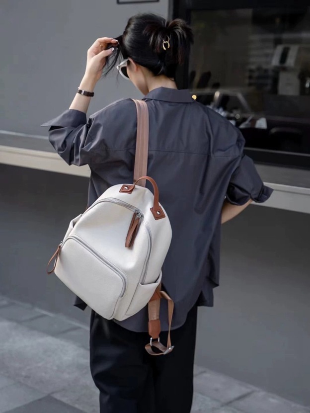 新作•トレンディ!•厚みのある柔らかい牛革リュックサック