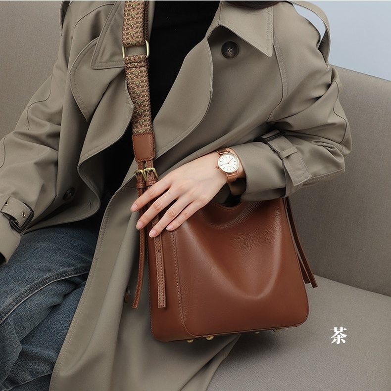 茶|カラメル|黒|3色•植物鞣し天然牛革ショルダーバッグ•牛革肩がけかばんバッグ