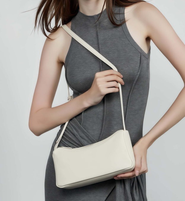 新発売！|ベージュ|黒|コーヒー|3色|牛革サコッシュ|牛革ショルダーバッグ|携帯ポーチ|牛革斜め掛けバッグ