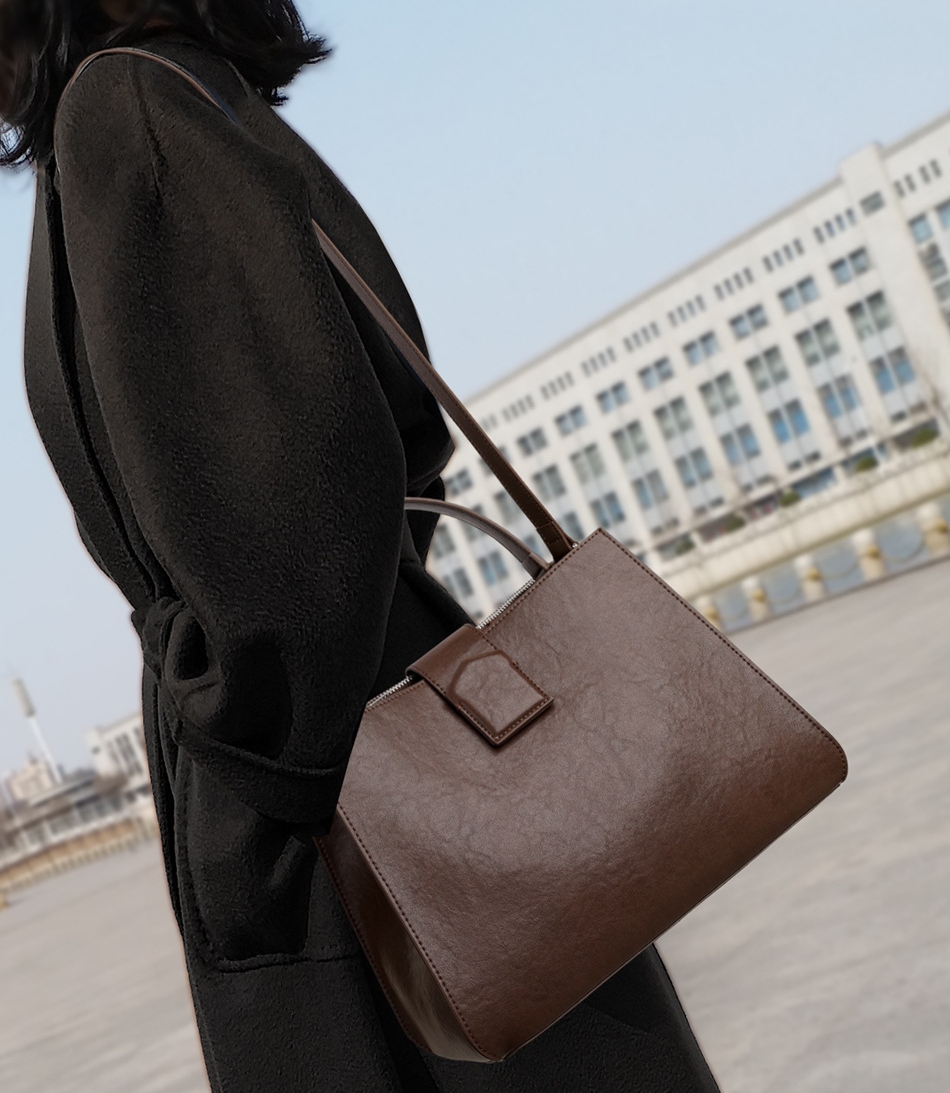 シンプルな通勤スタイルハンドバッグ