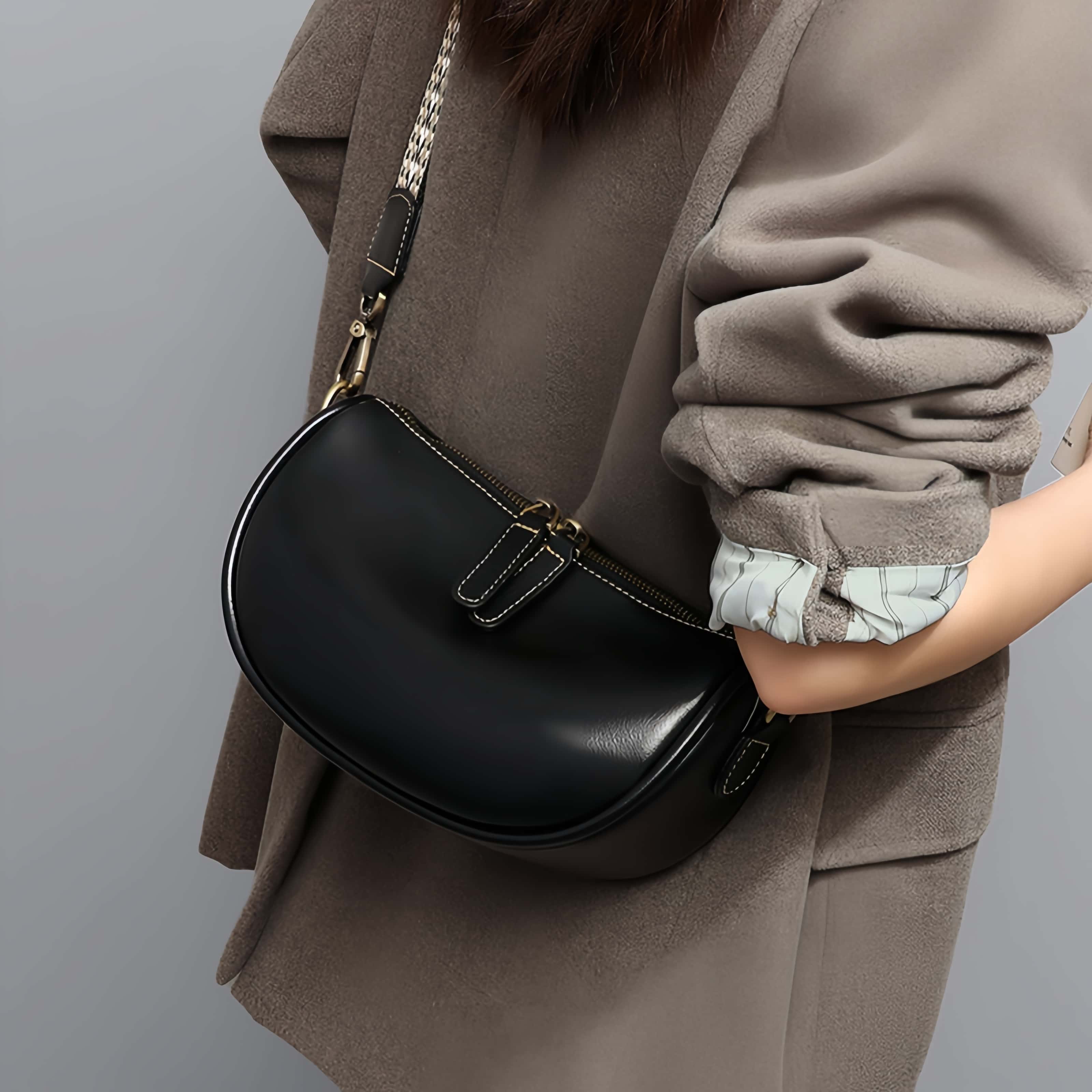 サコッシュ|厳選牛革製ショルダーバッグ|斜め掛けバッグ