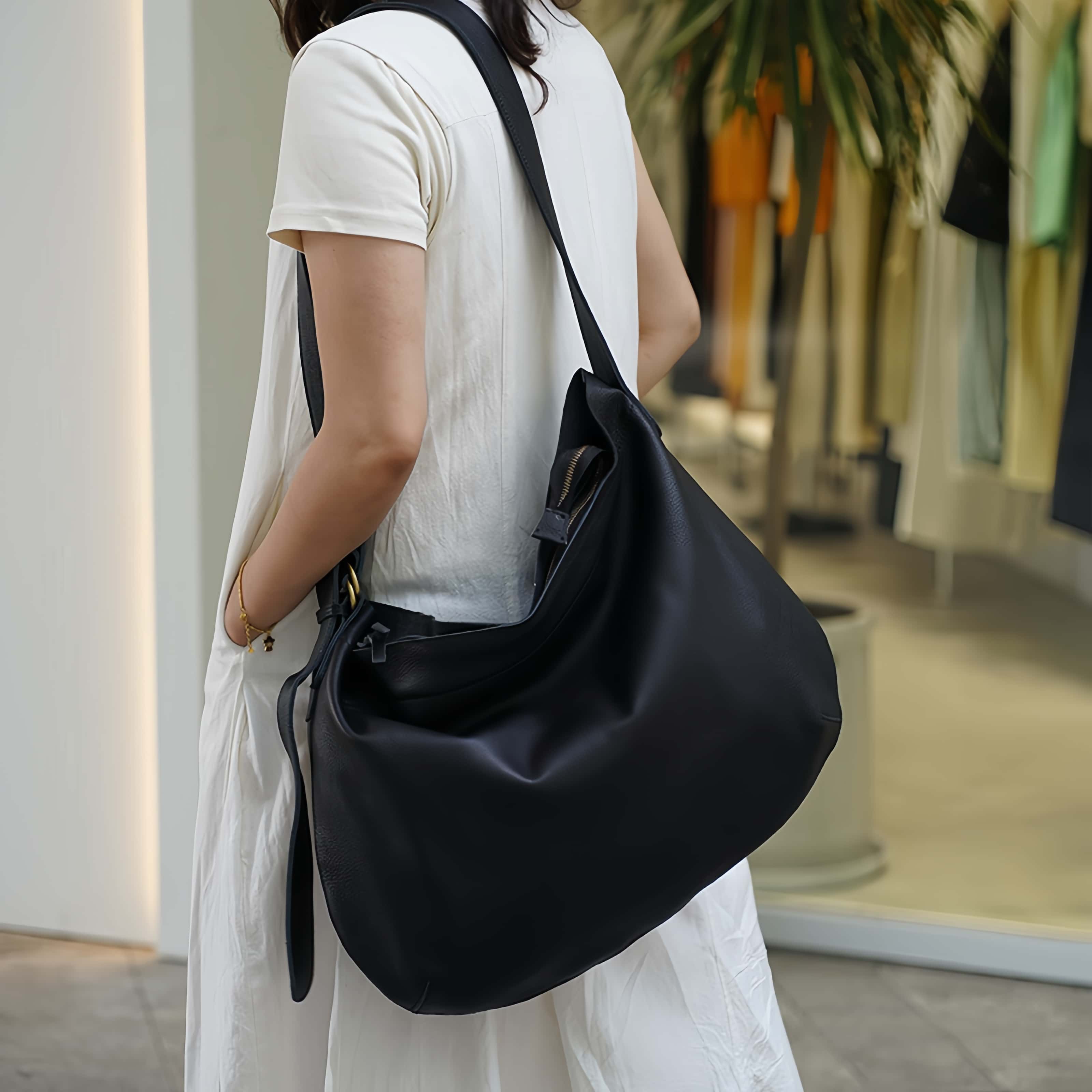 厚手で心地よい手触り•茶|黒|カラメル•天然牛革ショルダーバッグ•牛革肩がけかばんバッグ