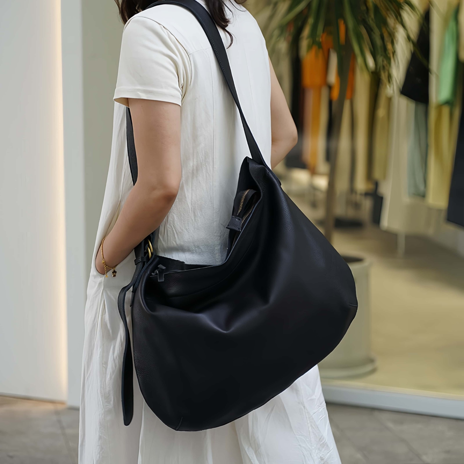 厚手で心地よい手触り•茶|黒|カラメル•天然牛革ショルダーバッグ•牛革肩がけかばんバッグ