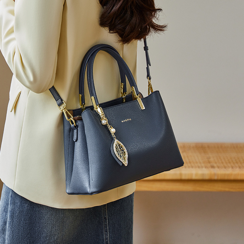 季節の新作！•贅沢感•青|黒|ワインレッド|3色•天然牛革ハンドバッグ•牛革ショルダーバッグ