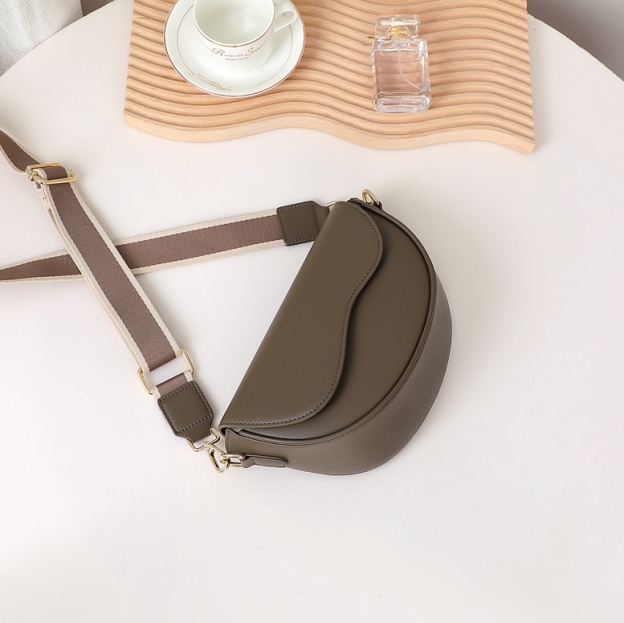 新発売!•コーヒー色•天然牛革ショルダーバッグ• 牛革肩掛けバッグ