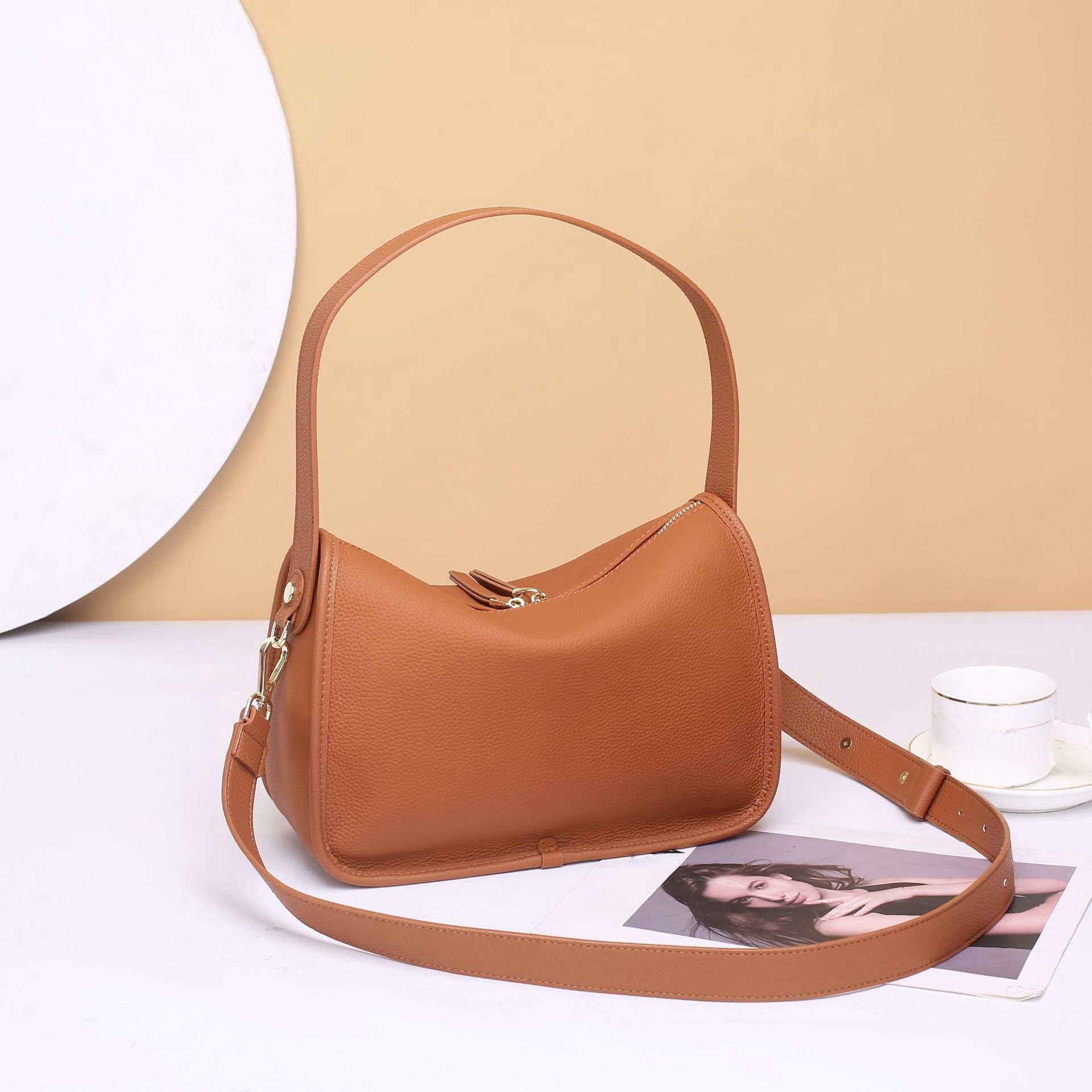 |黒|カラメル|グリーン|4色|牛革ショルダーバッグ