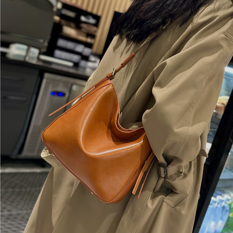 茶|カラメル|黒|3色•植物鞣し天然牛革ショルダーバッグ•牛革肩がけかばんバッグ