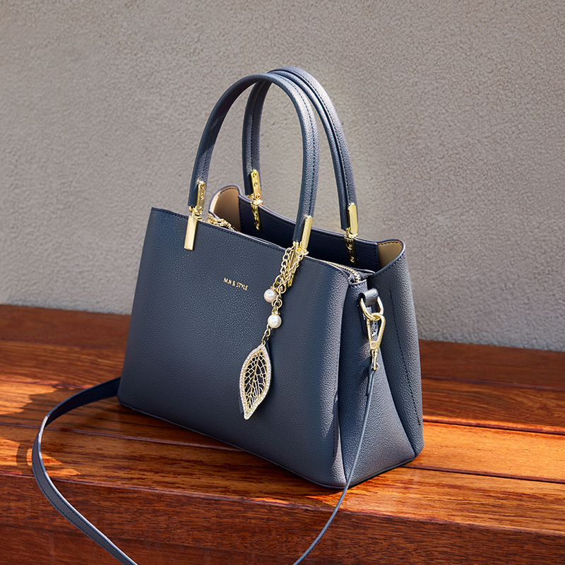 季節の新作！•贅沢感•青|黒|ワインレッド|3色•天然牛革ハンドバッグ•牛革ショルダーバッグ