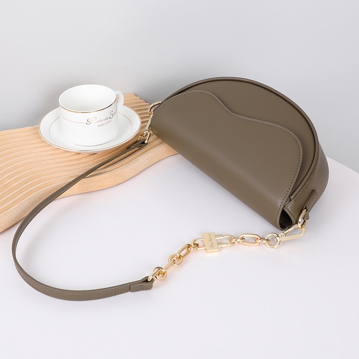 新発売!•コーヒー色•天然牛革ショルダーバッグ• 牛革肩掛けバッグ