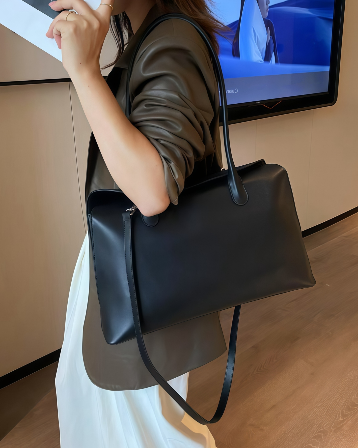 天然牛革ハンドバッグ