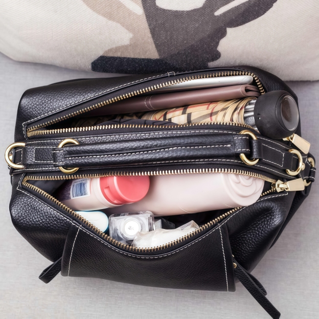 上質の魅力！•黒|カラメル|2色•高品質な厚手な天然軟めな牛革ハンドバッグ•牛革斜ショルダーバッグ