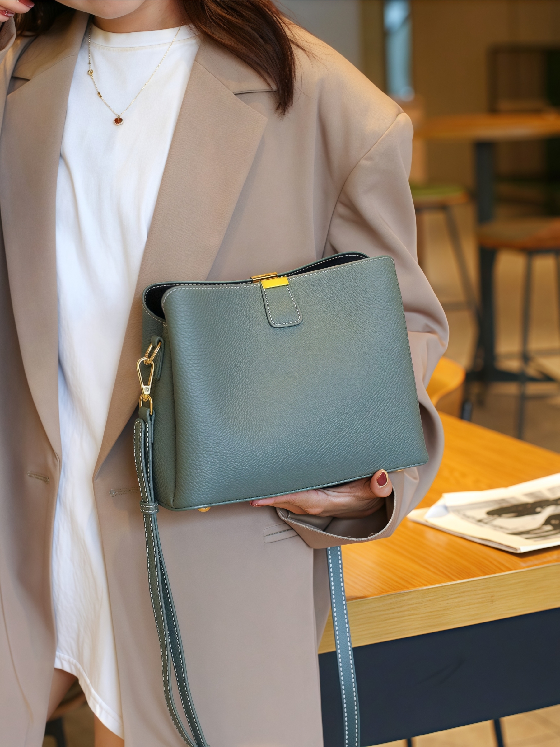 多彩な優雅 ! •6色•3WAY•厚手な天然軟めな牛革ハンドバッグ•牛革ショルダーバッグ•2本の肩ベルト付属