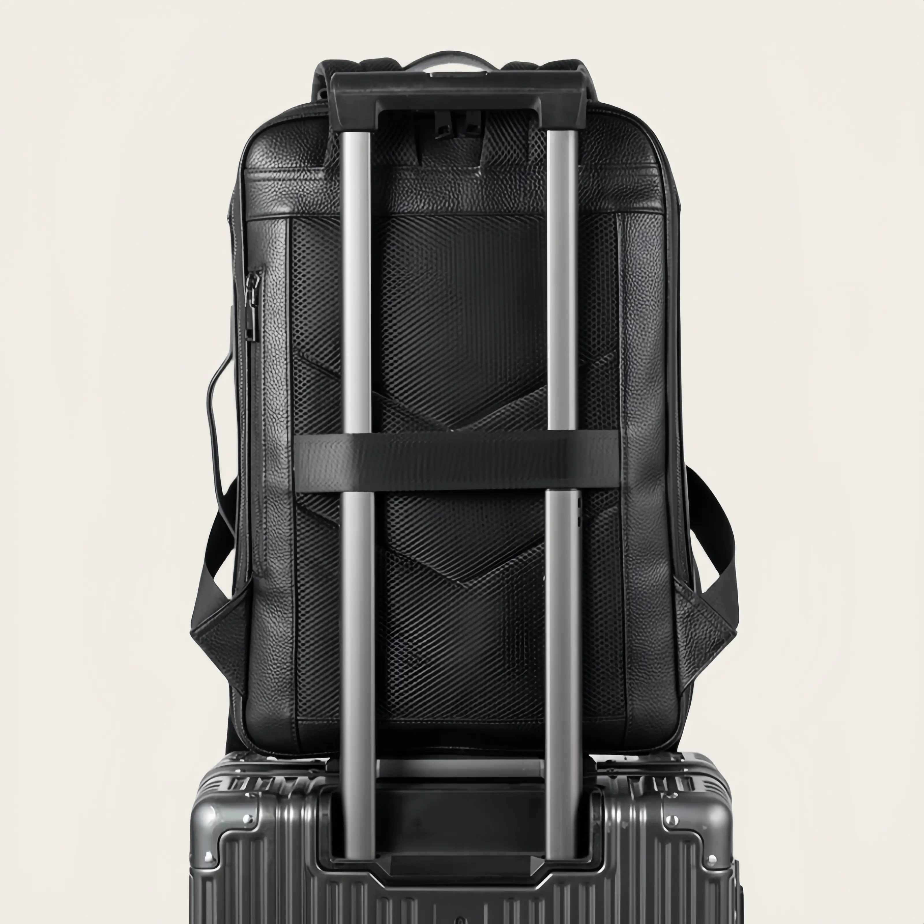 「横持ち・縦持ち・肩掛け」3WAY|牛革のビジネスリュック|大容量|ビジネス通勤に最適