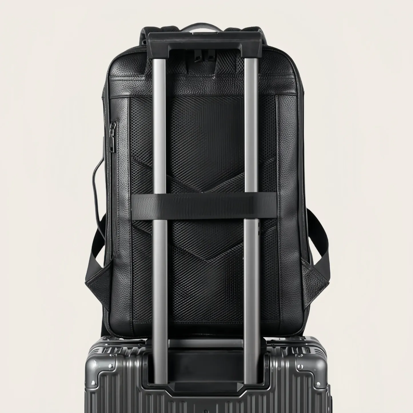 「横持ち・縦持ち・肩掛け」3WAY|牛革のビジネスリュック|大容量|ビジネス通勤に最適