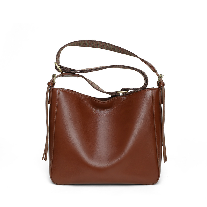 茶|カラメル|黒|3色•植物鞣し天然牛革ショルダーバッグ•牛革肩がけかばんバッグ