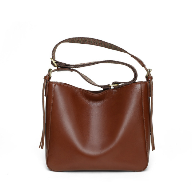 茶|カラメル|黒|3色•植物鞣し天然牛革ショルダーバッグ•牛革肩がけかばんバッグ